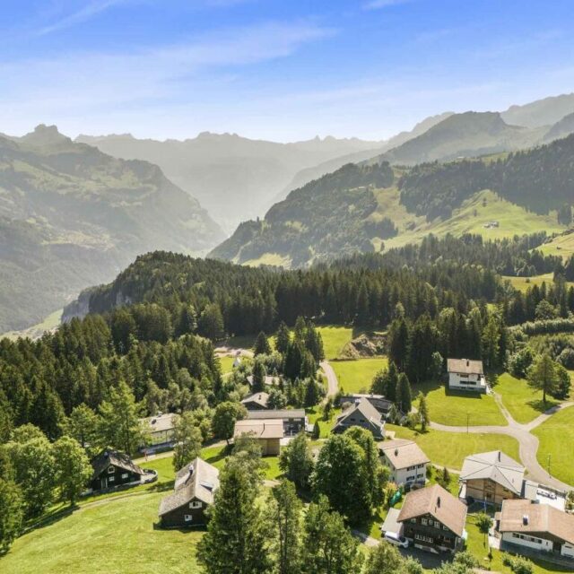 The Stooshorn Edge 

Exklusives Wohnen in den Bergen – mit spektakulärer Aussicht, stilvollem Ambiente und einer Atmosphäre, die zum Ankommen und Geniessen einlädt.

Ein Rückzugsort, an dem Natur, Privatsphäre und zeitlose Eleganz auf einzigartige Weise verschmelzen.

#TheStooshornEdge #Stoos #Schwyz #MountainLiving #LuxuryRealEstate