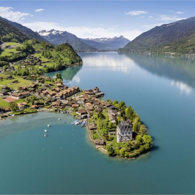 Charmantes 8.5-Zimmer-Chalet mit Seeblick in Iseltwald

Dieses Chalet überzeugt mit viel Charme, einer traumhaften Aussicht auf den Brienzersee und vielseitigem Potenzial. Das 2020 renovierte Obergeschoss bietet modernen Wohnkomfort, während das Erdgeschoss Raum für individuelle Gestaltungsideen lässt.

📍 Iseltwald BE

📩 Kontaktieren Sie uns für weitere Informationen oder eine Besichtigung.

#Iseltwald #Brienzersee #Chalet #Immobilien #BernerOberland #LageAImmobilien