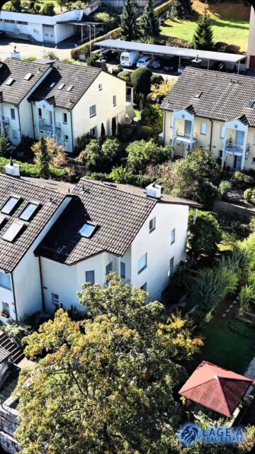 Tour this stunning 7.5-room, 3-story
dream home in Adliswil, Zurich. For CHF 2.4M!🏡✨
For more Info visit: LageA.ch
#ZurichRealEstate #LuxuryRealEstate #zurich🇨🇭
#DreamHome #LageA