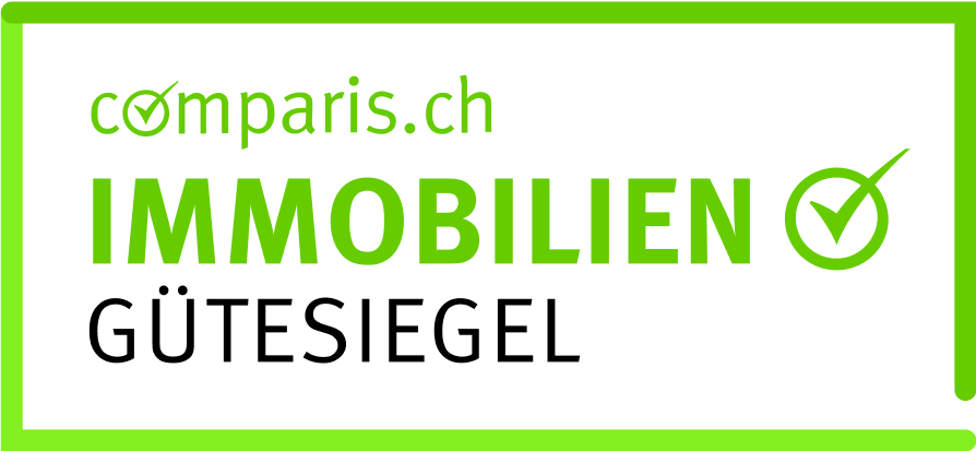 Ausgezeichnet mit dem Comparis Immobilien-Gütesiegel Lage A Immobilien ist mit dem Comparis Immobilien-Gütesiegel ausgezeichnet. Das Gütesiegel steht für geprüfte Qualität, Transparenz und hohe Kundenzufriedenheit in der Immobilienvermittlung. Für unsere Kundinnen und Kunden ist es eine zusätzliche Bestätigung, dass sie bei Lage A auf Professionalität, Kompetenz und einen verlässlichen persönlichen Service zählen können. Ihr Vertrauen. Unser Anspruch. Ausgezeichnete Immobilienvermittlung.